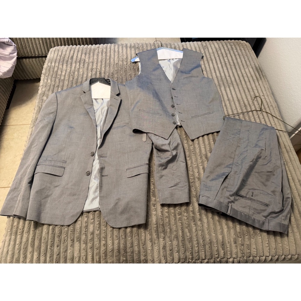 Express Men Slim Fit 3 Piece Suit Gray Jacket 42S Vest L Pants 33x30 Formal Wear